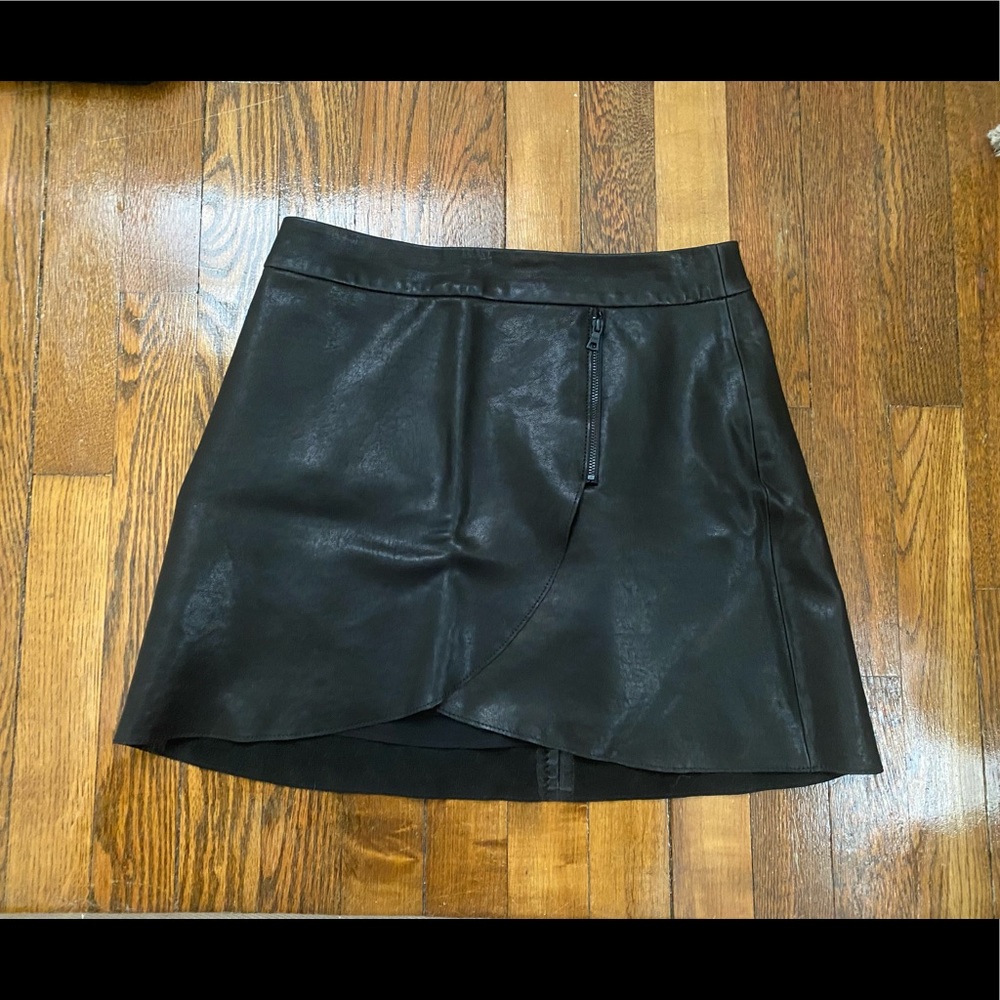 Alice and Olivia Leather skirt